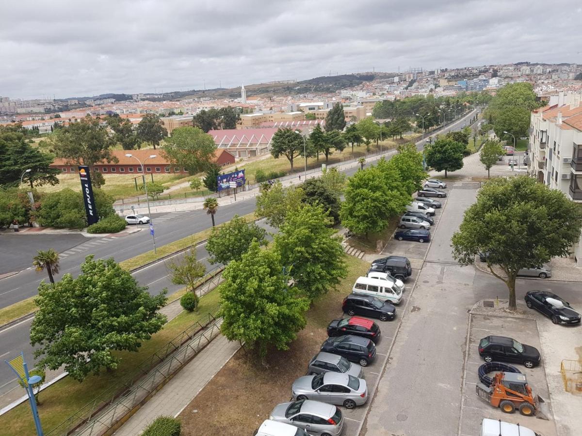 Apartamento Enjoy Lisbon Cascais Sintra 1200 Metres To Metro Blue Line Sintra Rail Line Free Parking Amadora Exterior foto