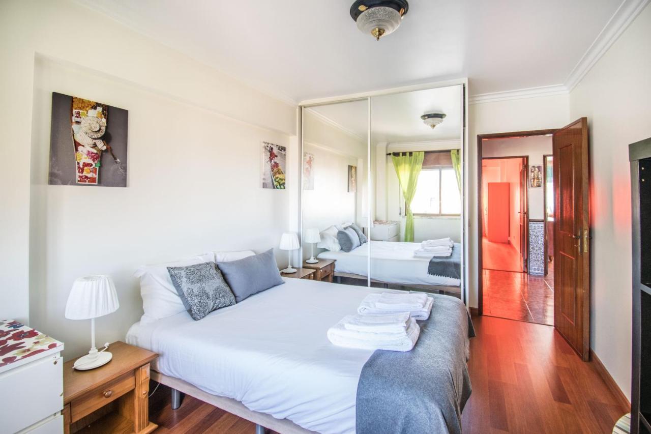 Apartamento Enjoy Lisbon Cascais Sintra 1200 Metres To Metro Blue Line Sintra Rail Line Free Parking Amadora Exterior foto